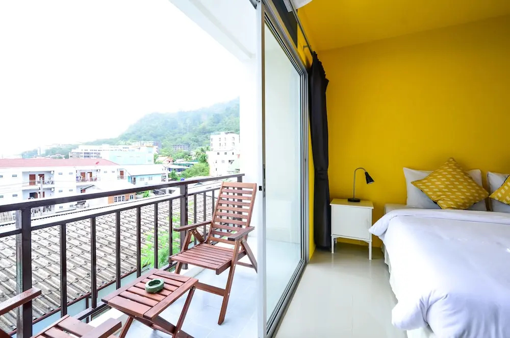 Deluxe Double room with city view (full double bed)