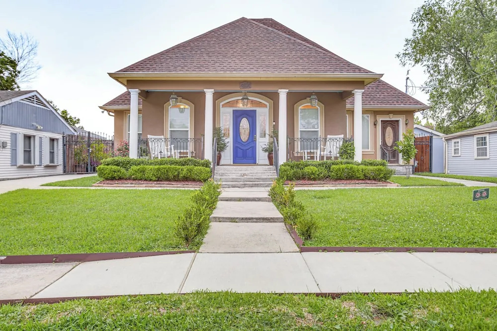 5 Mi to Bourbon St: Nola Home w/ Fenced Yard!