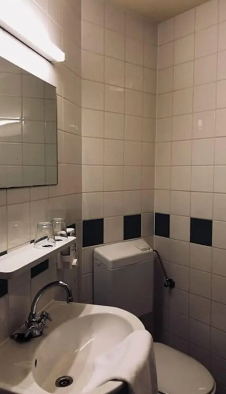 Small Double room (full double bed)
