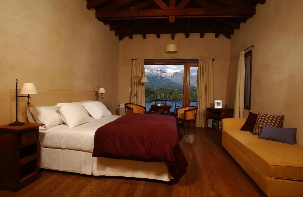 Deluxe Double room (full double bed)