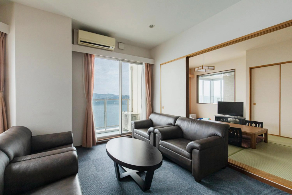 Samson Hotel — 4