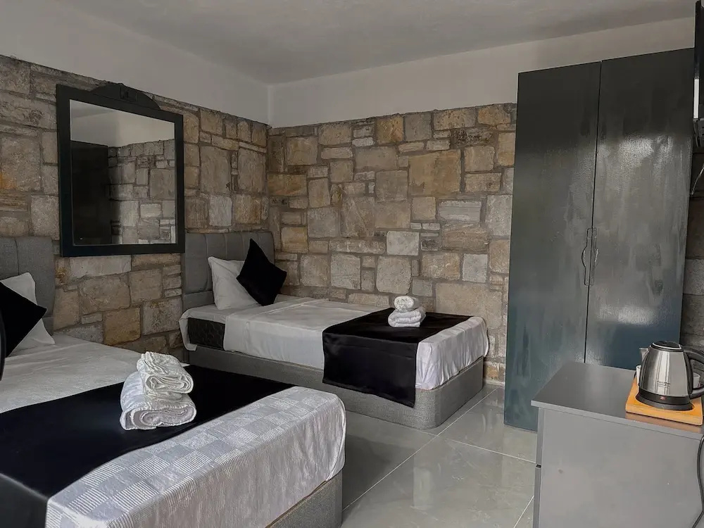 Classic Double room (full double bed)