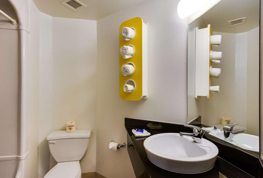 Отель Ramada by Wyndham Lithia Springs Atlanta в Дугласвилл