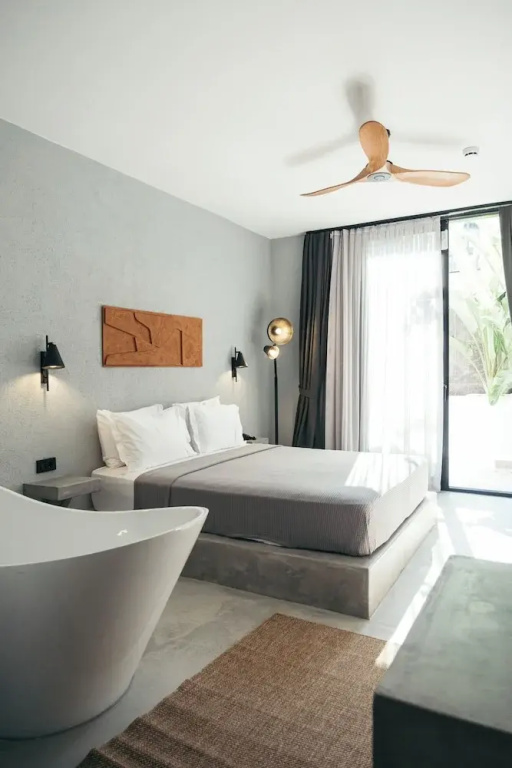 Deluxe Double room (full double bed)