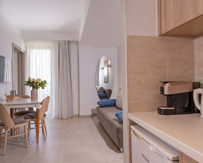 Superior Junior Suite with pool view