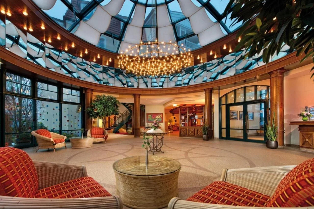 Lobby & Reception