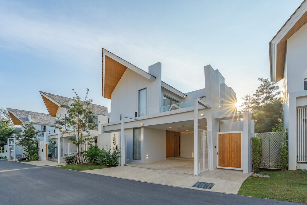 New Stunning Villa Very Modern V183