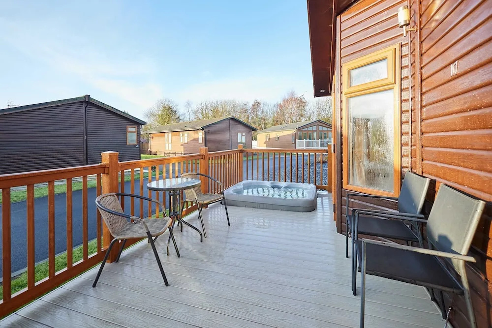 Host Stay Mandarin Lodge