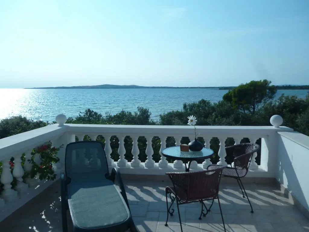 Standard Double room with sea view (full double bed)