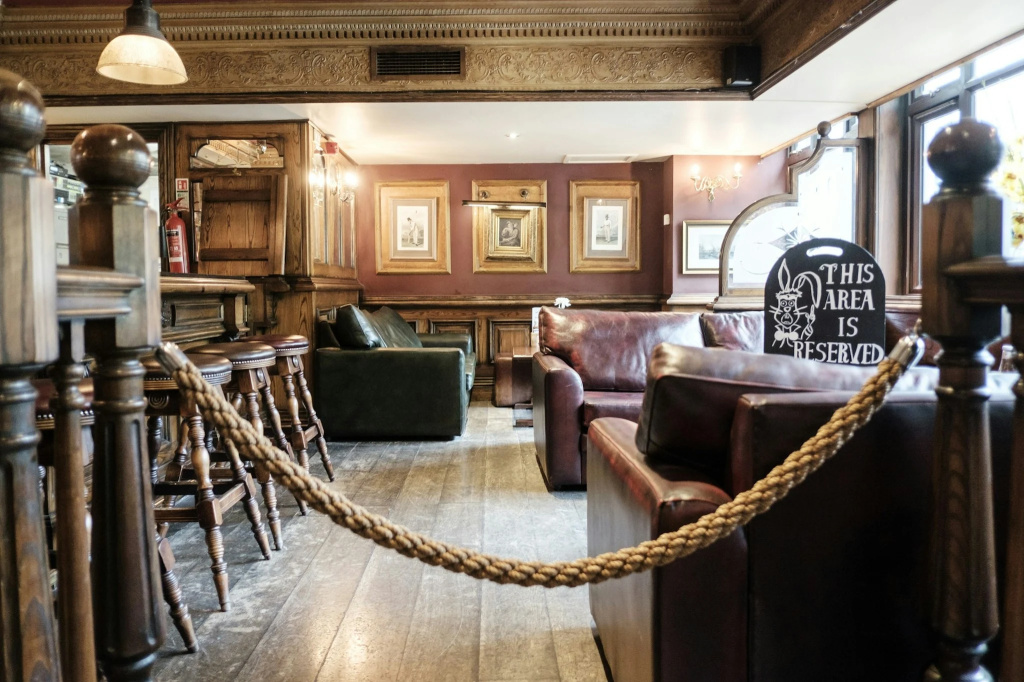 The Mad Hatter Hotel - Général