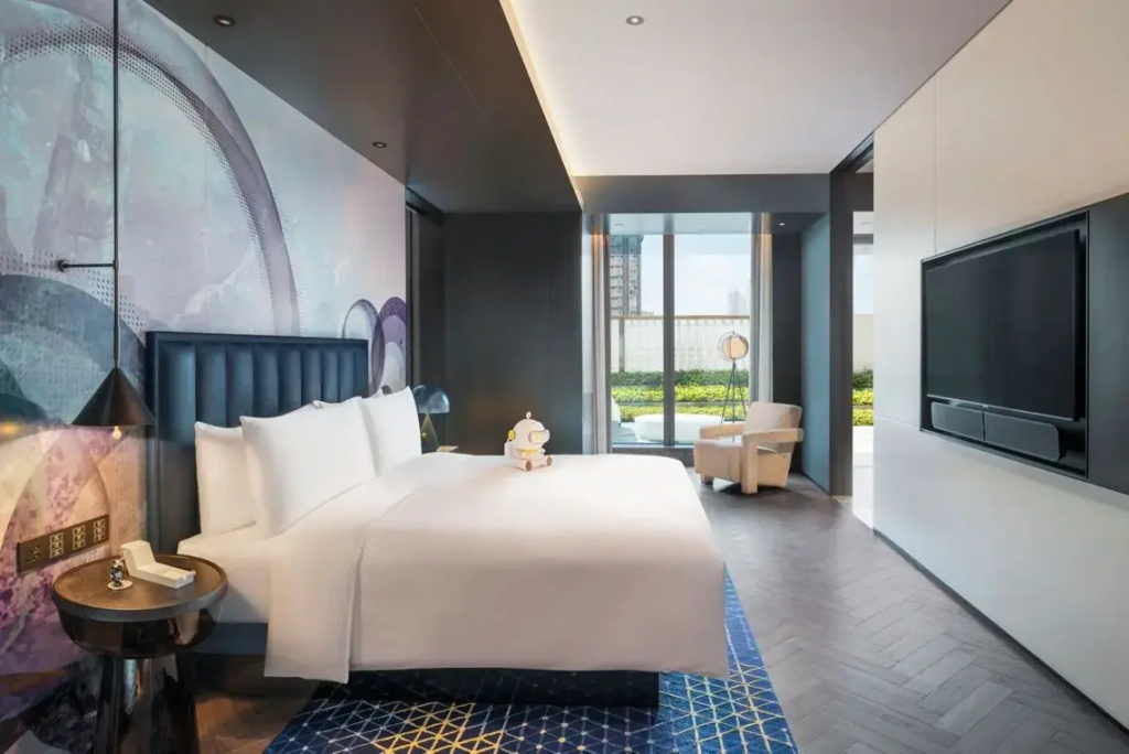 Double Suite with city view (full double bed)