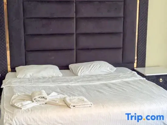 Luxury Double room (full double bed)