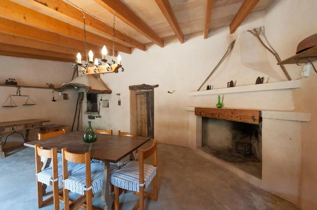4 Bedrooms Villa
