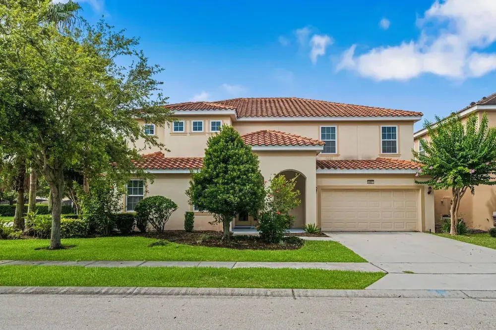 Spacious Home w/ Private Pool/spa! Sleeps 21