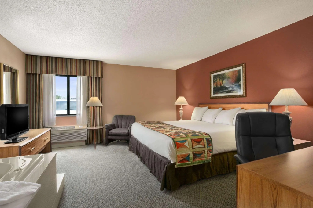 Double Suite (full double bed)