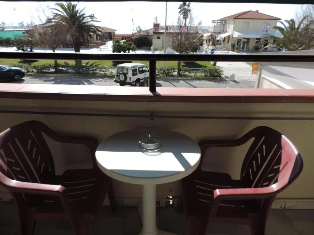 Standard Double room with balcony and seafront (full double bed)