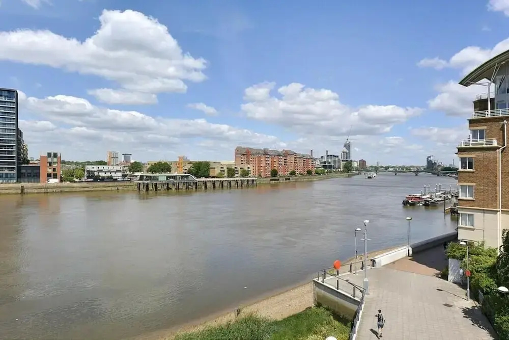 Luxury City Apartment in London Battersea Reach