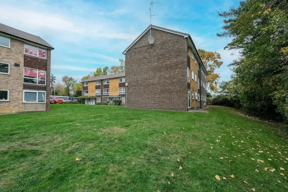 Modern 2 Bedroom Apt in Broadlands Court