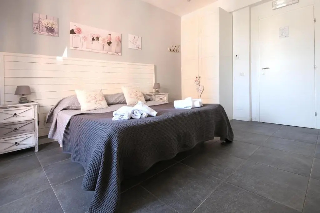 Double room (full double bed)