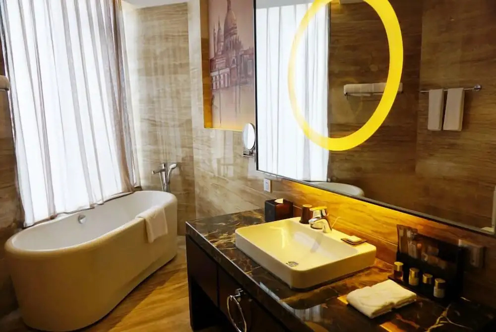 Deluxe Double Suite with river view full double bed