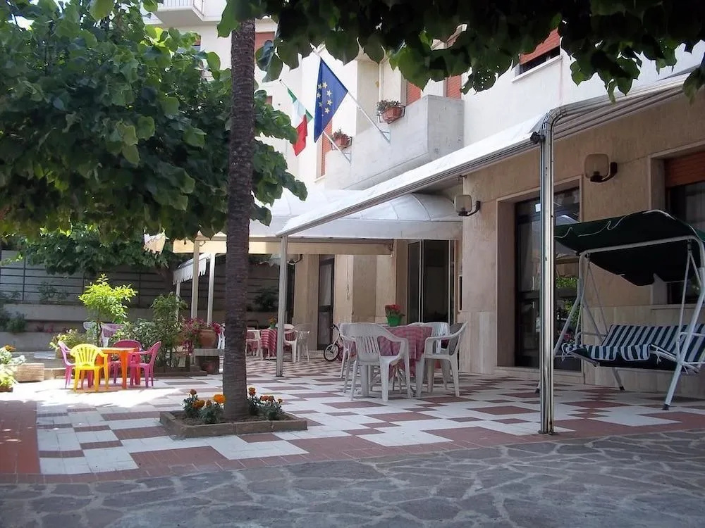 Hotel Eden