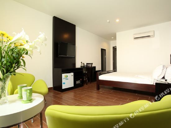Crossroads Hotel
