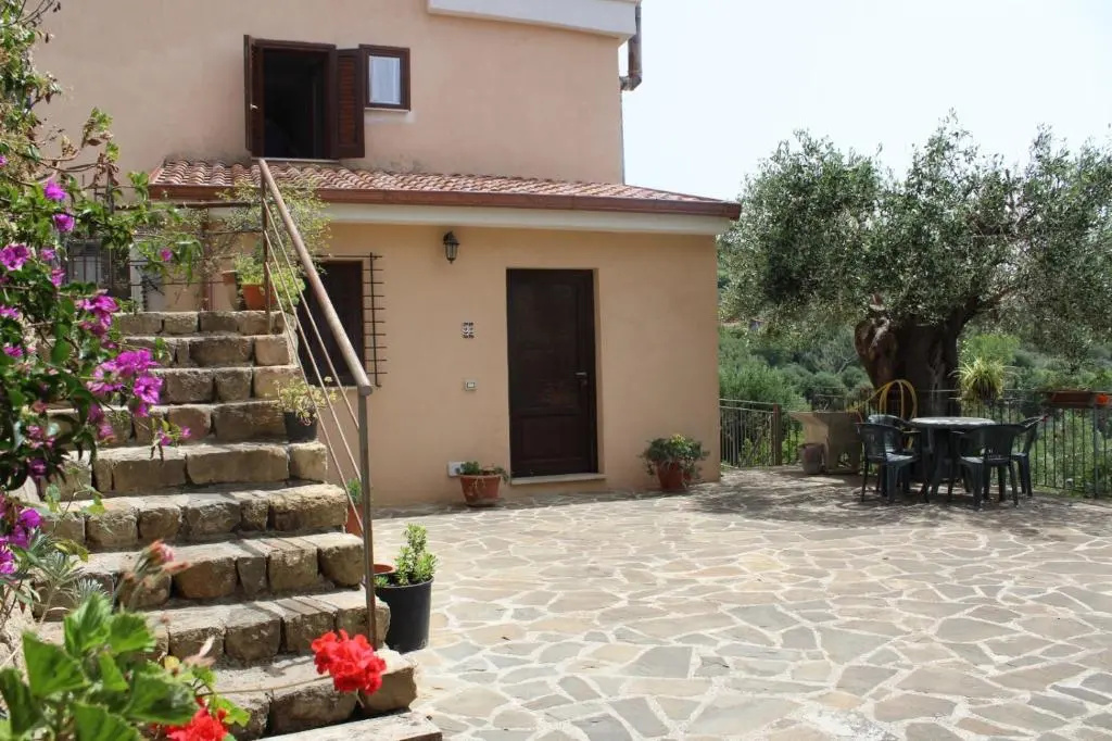 2 Bedrooms Cottage