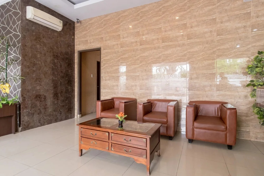 Lobby & Reception