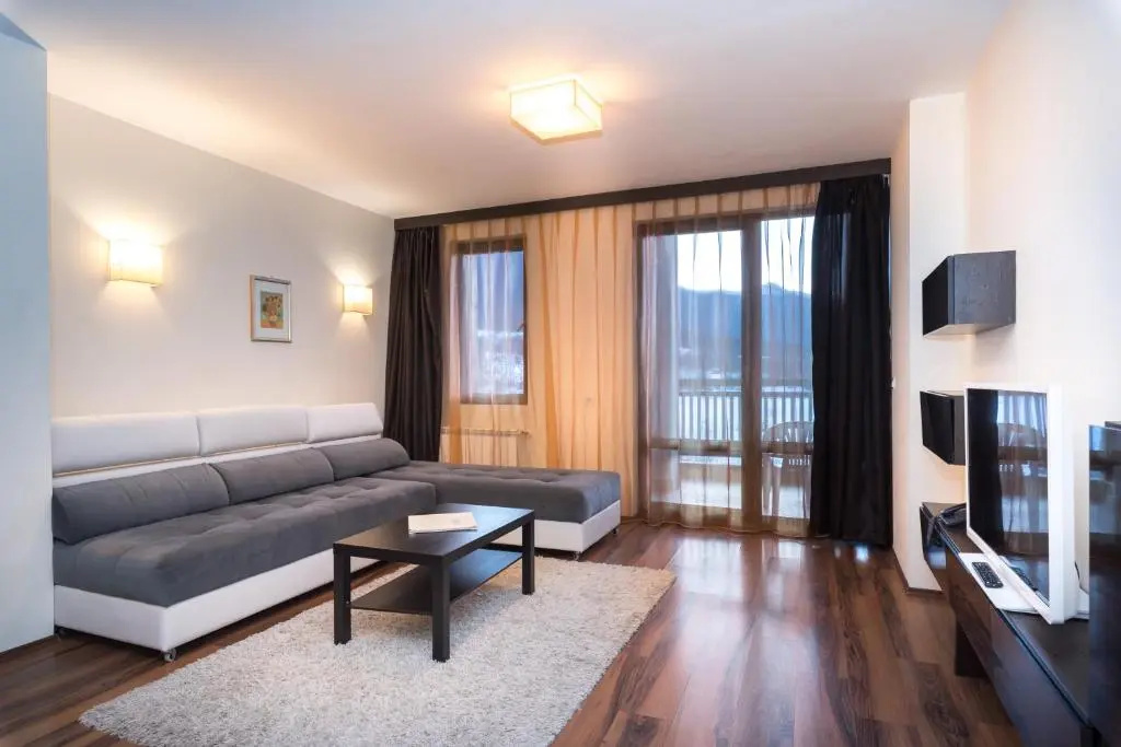 3 Bedrooms Apartment