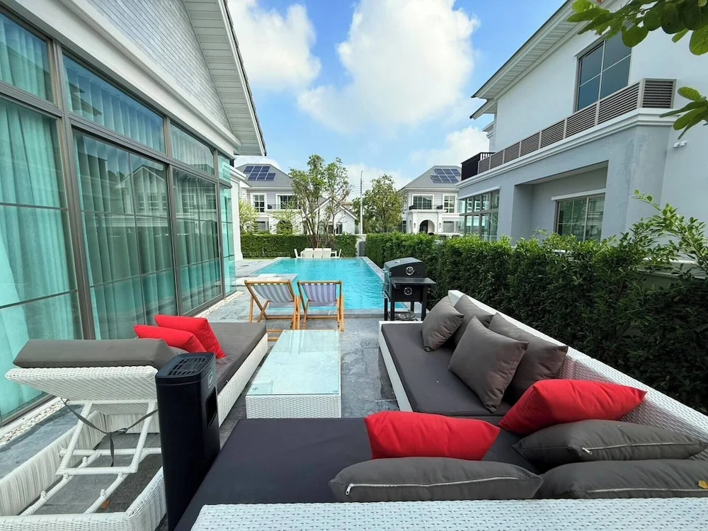 Luxury House Near Suvarnabhumi Airport