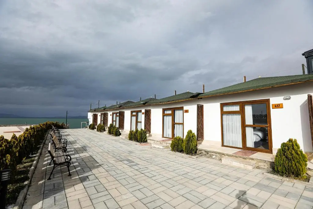 Deluxe Double room (full double bed)