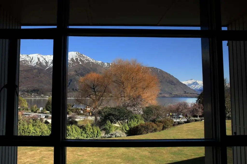 Standard Double room with lake view (full double bed)
