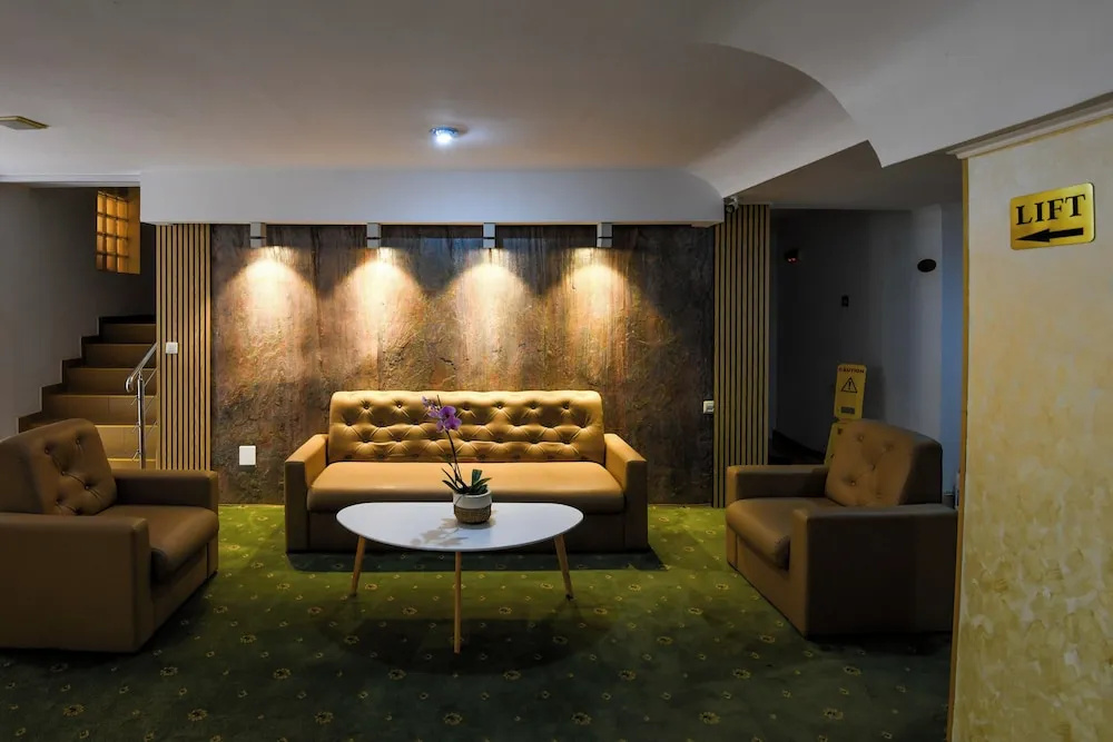 Lobby & Reception