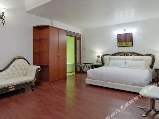 White Pearl Suites