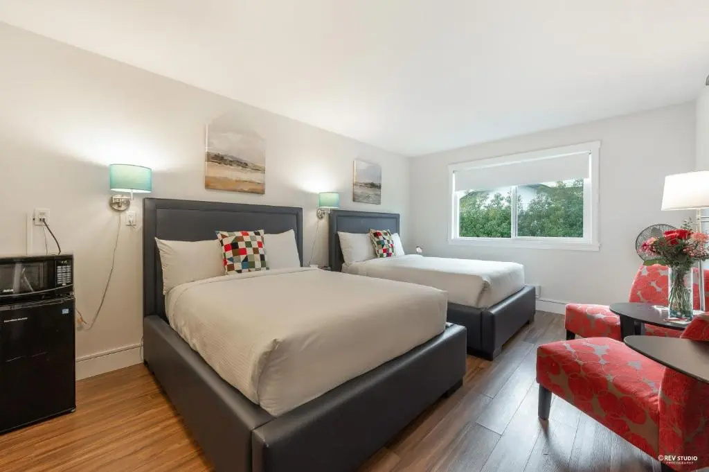 Deluxe Double room (full double bed)