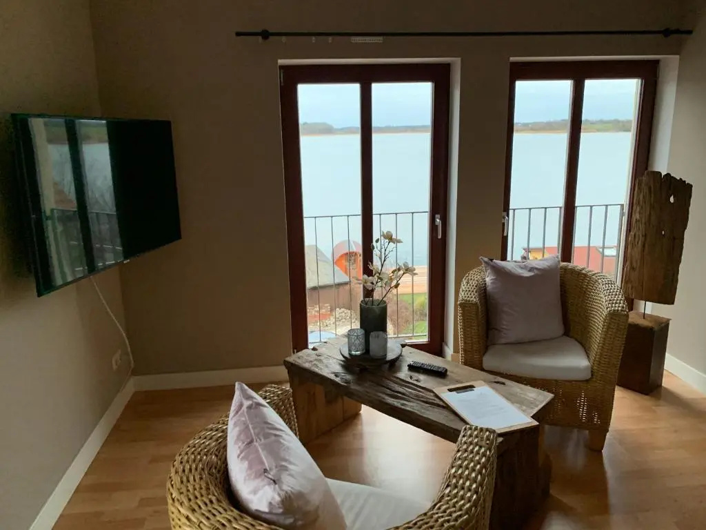 Standard Double room with lake view (full double bed)