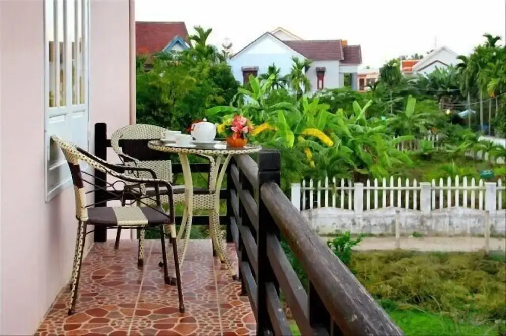 Двухместный семейный номер Standard с видом на сад в Strawberry Garden Homestay