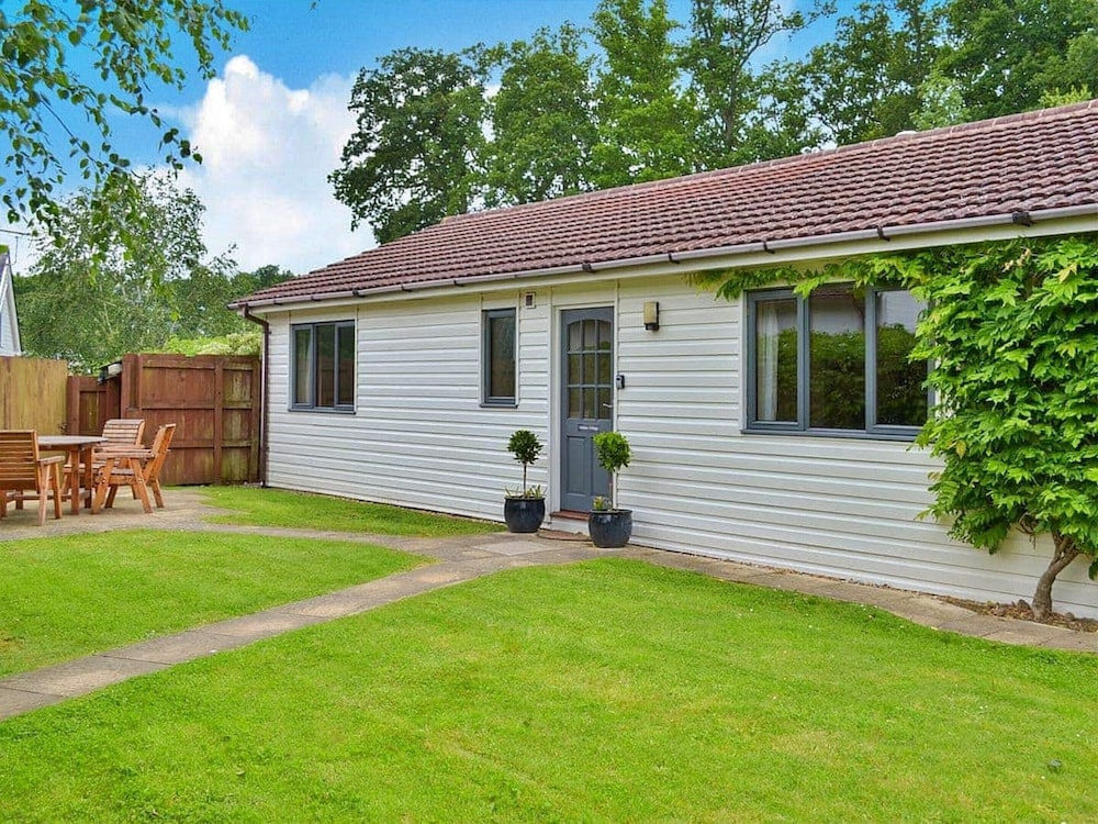 Bungalow in Bovey Tracey With Hot Tub