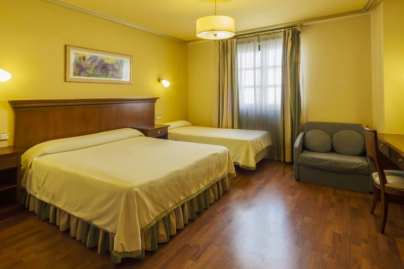 Standard Triple room with balcony