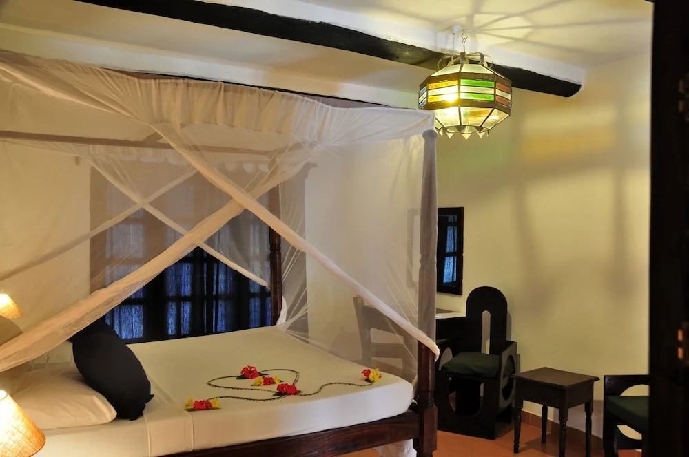 Двухместный номер Standard с видом на сад двуспальная кровать в Barracuda Inn Resort