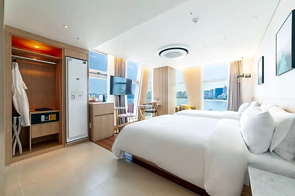 Double Suite (twin beds)