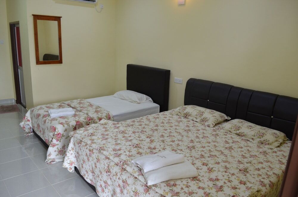 Penarak Bamboo Beach Motel