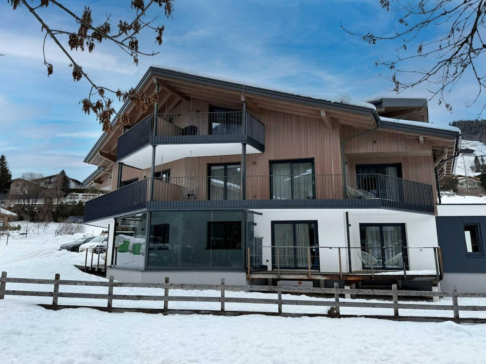 Bergzeit Flat Saalbach Directly on the ski Piste