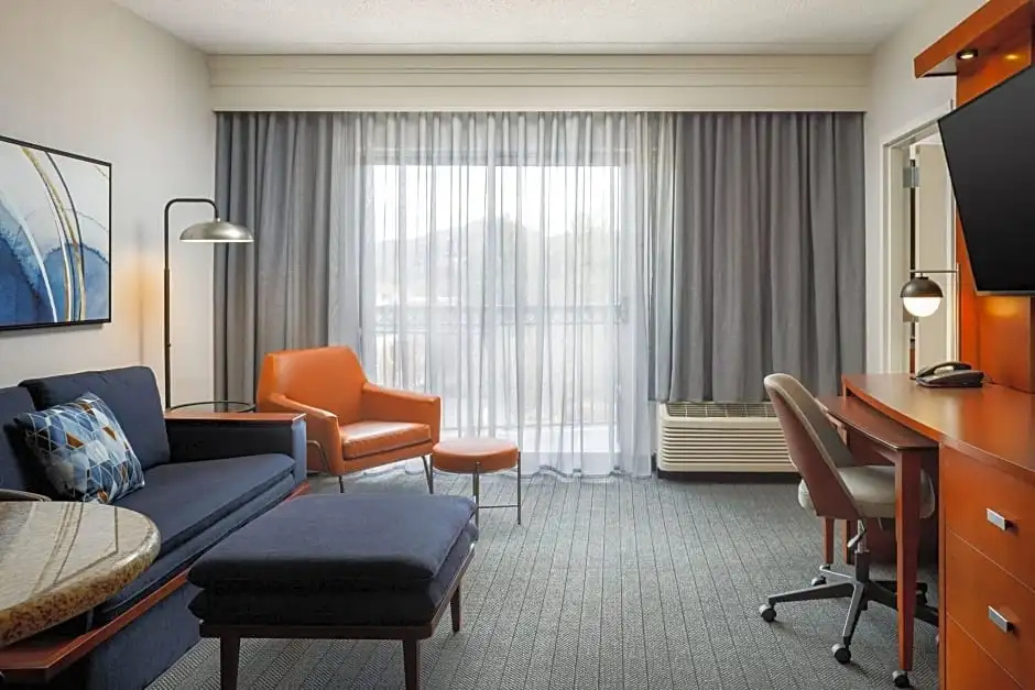 1 Bedroom Double Suite with balcony (full double bed)
