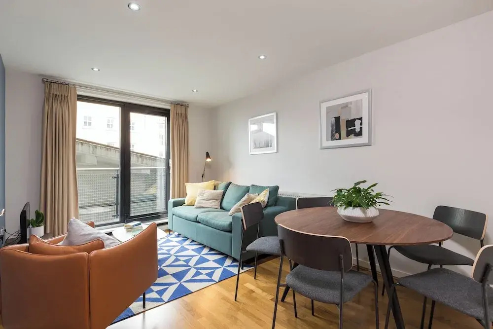 2 Bedrooms Apartment
