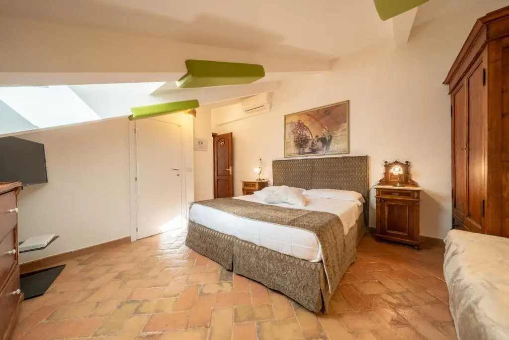 Standard Double room (full double bed)