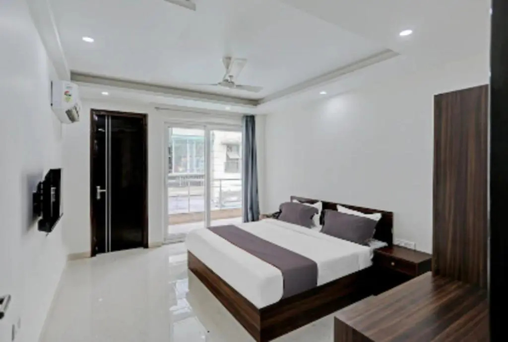 Deluxe Double room with balcony (full double bed)