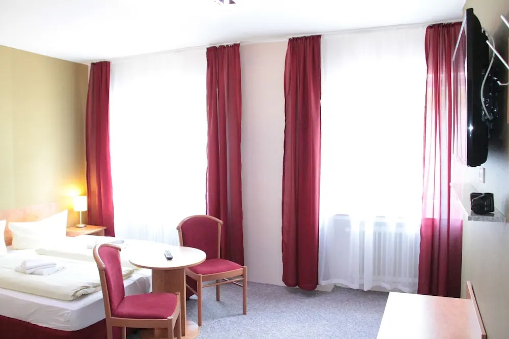 1 Bedroom Classic Double room with balcony (full double bed)