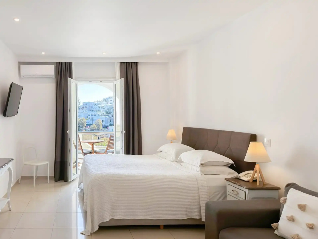 Junior Suite with balcony and with city view