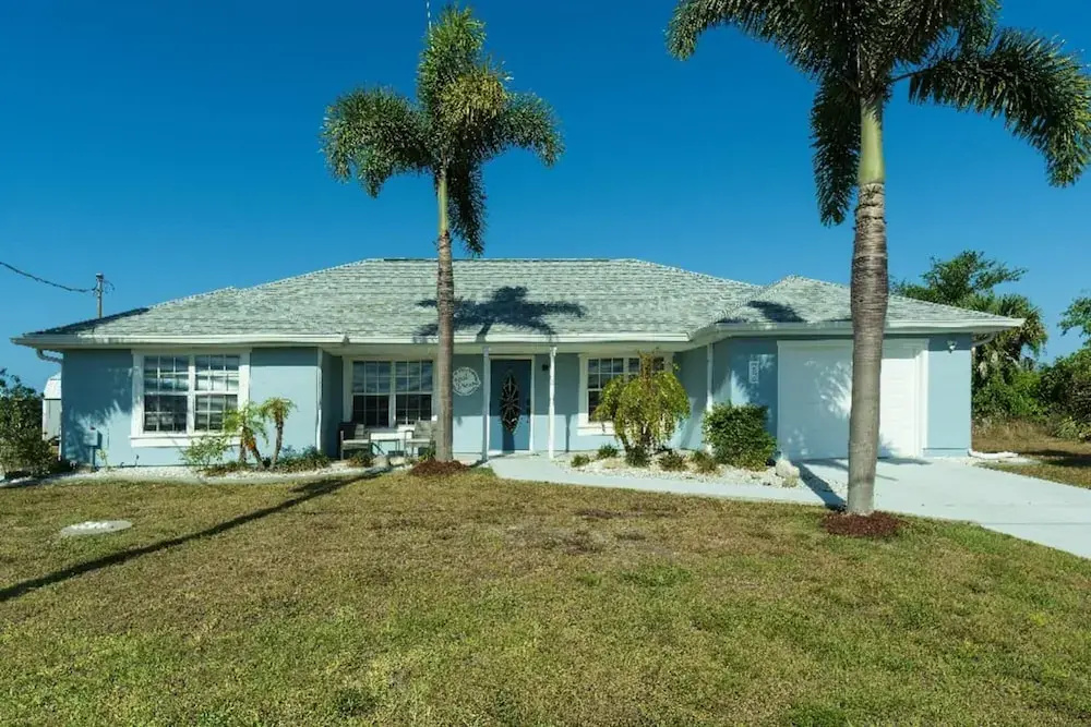 Canal Dreams 3 BR 2 BA Pool Home on the Canal